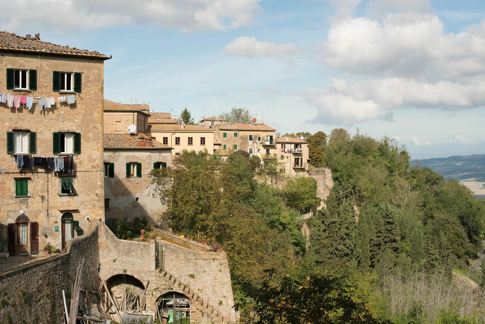 Volterra, borgo medievale sulle colline in provincia di Pisa