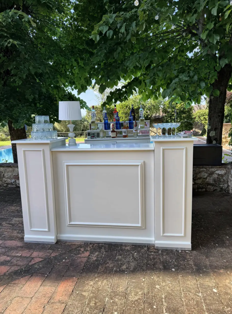 White bar in the shade of the trees, Borgo Santinovo