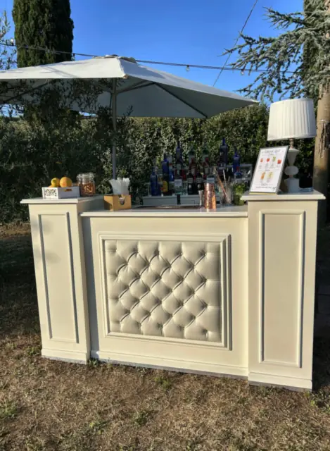 Padded bar under the trees at Cafaggio, San Miniato