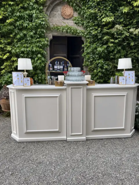 White wedding bar in the ivy-covered courtyard of Castello di Montalto, Chianti