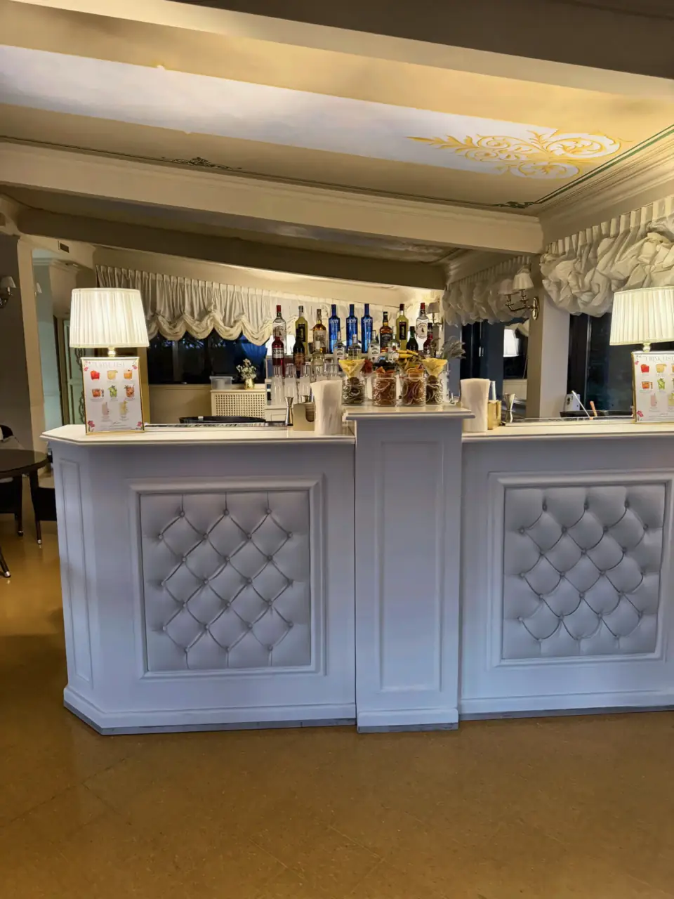 Padded white bar in the hall of Sassa al Sole, San Miniato