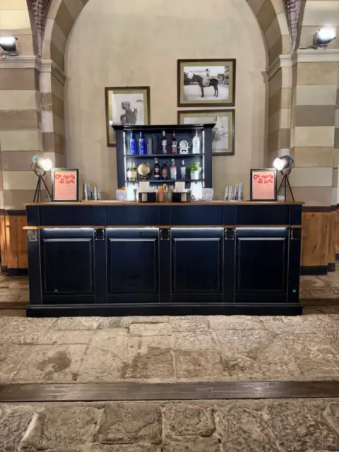 Bar set-up under the vaults of Tenuta Bichi Borghesi