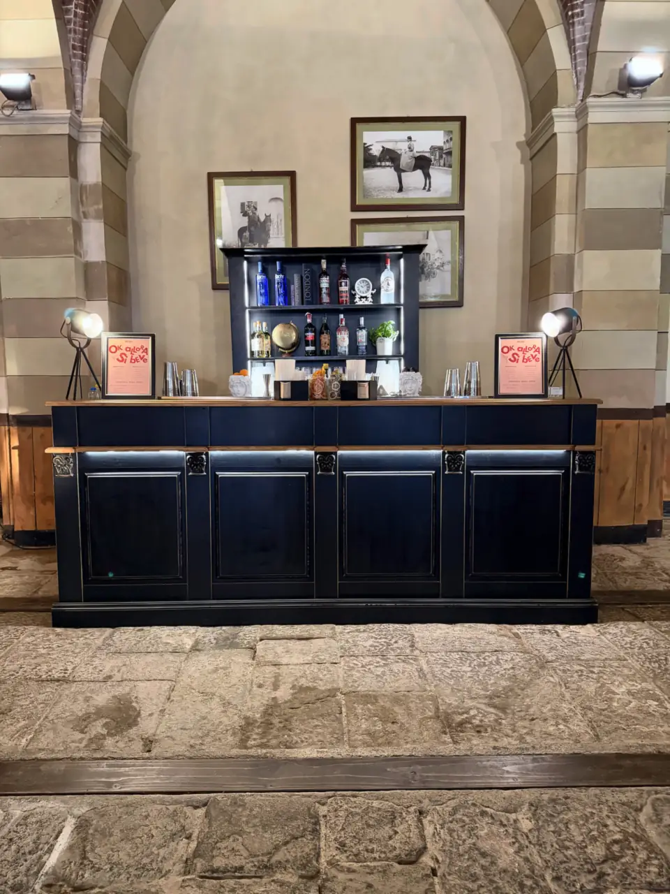 Bar set-up under the vaults of Tenuta Bichi Borghesi