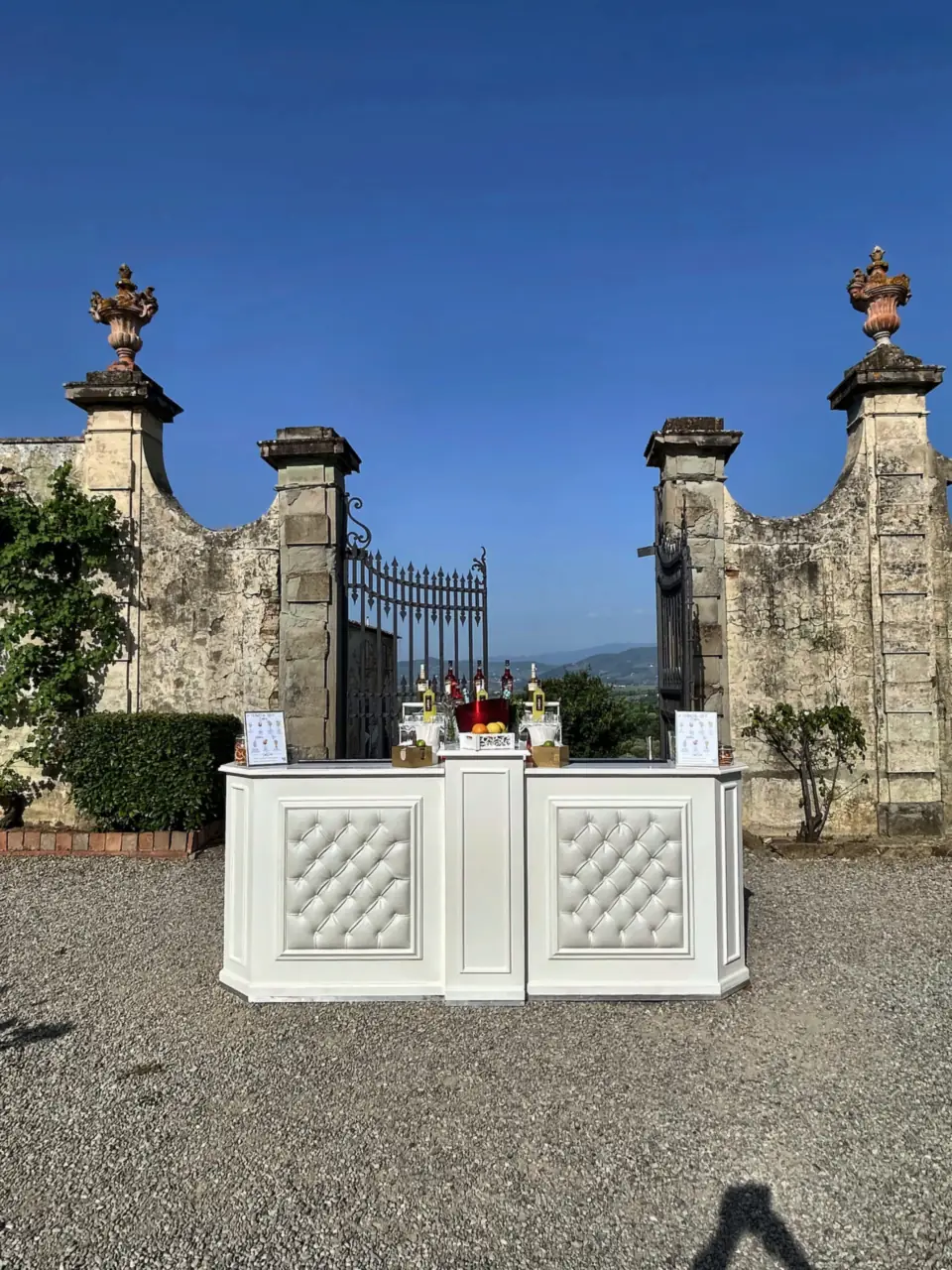 The bar and the monumental gate of Villa Corsini a Mezzomonte